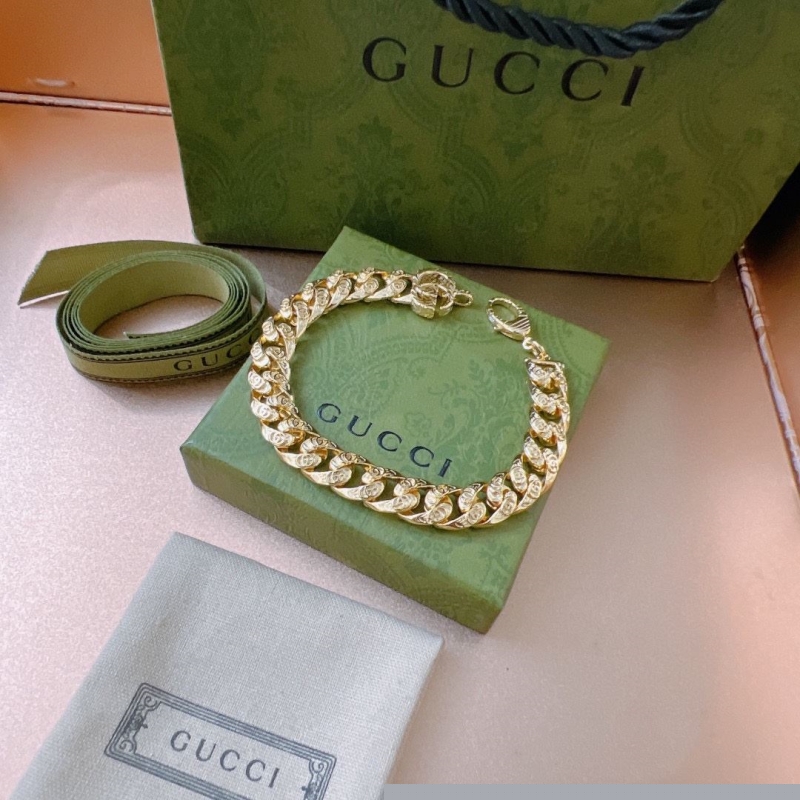 G*u*i bracelets